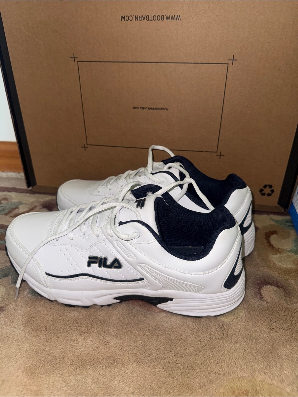 Fila Men's White and Navy Low-Top Sneakers